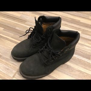 TIMBERLANDS - BLACK  FITS WOMEN SZ 6